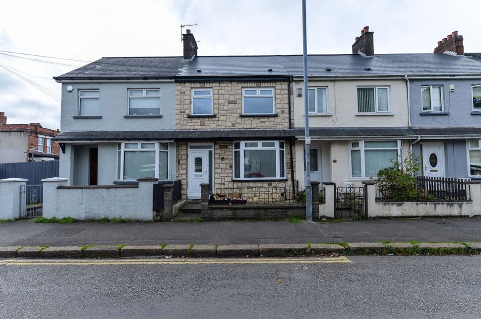 3 bedroom Mid Terrace House for sale
