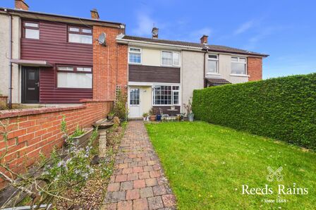 3 bedroom Mid Terrace House for sale