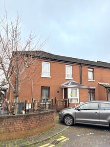 Catherine Street North, 2 bedroom  Flat to rent, £1,100 pcm