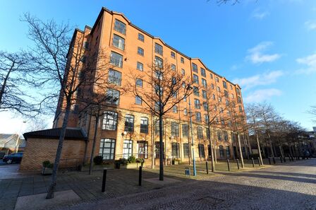 Clarendon Quay, 2 bedroom Flat to rent, &pound;1,300 pcm