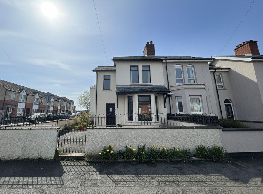 2 bedroom End Terrace House for sale