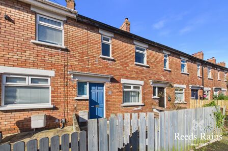 3 bedroom Mid Terrace House for sale