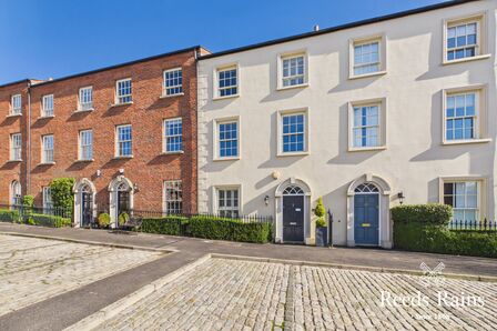 Park Lane Gate, 3 bedroom Mid Terrace House to rent, &pound;1,700 pcm