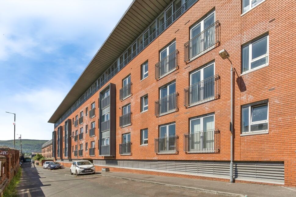 2 bedroom Flat for sale