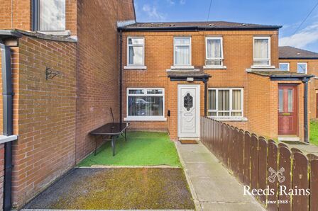 2 bedroom Mid Terrace House for sale