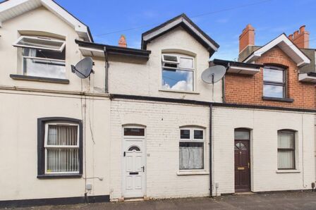 2 bedroom Mid Terrace House for sale