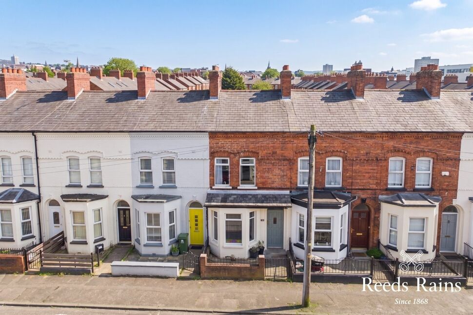 3 bedroom Mid Terrace House for sale