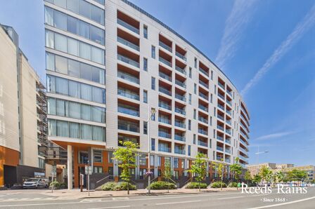 Queens Road, 1 bedroom Flat to rent, &pound;1,300 pcm