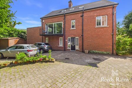 Mornington, 3 bedroom Flat to rent, &pound;1,600 pcm