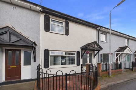3 bedroom Mid Terrace House for sale