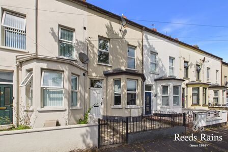 4 bedroom Mid Terrace House for sale