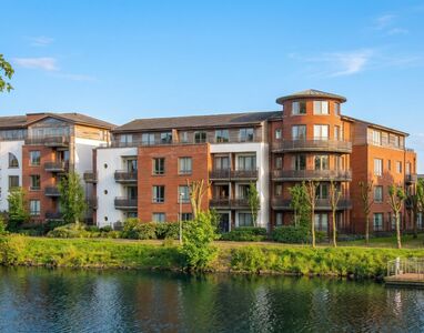 Lockview Road, 2 bedroom Flat for sale, &pound;325,000
