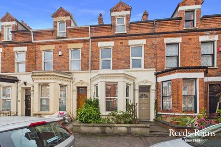 4 bedroom End Terrace House for sale