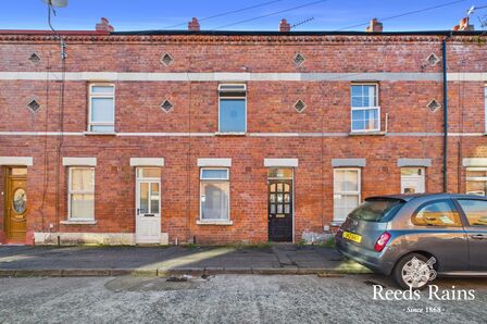 3 bedroom Mid Terrace House for sale