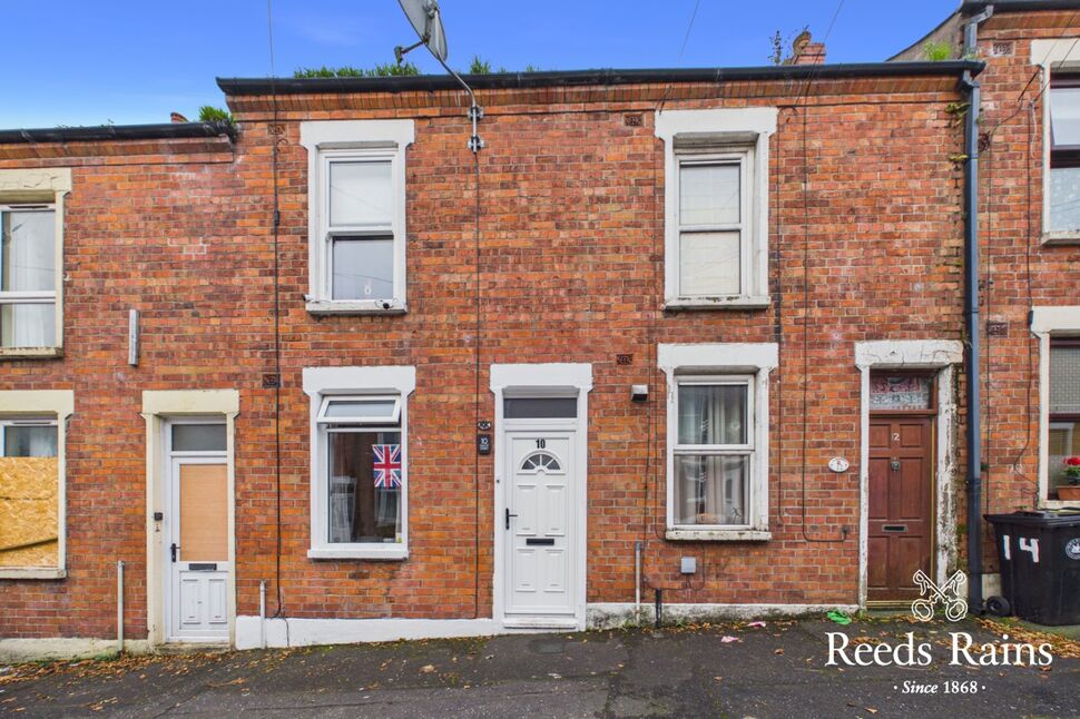 2 bedroom Mid Terrace House for sale