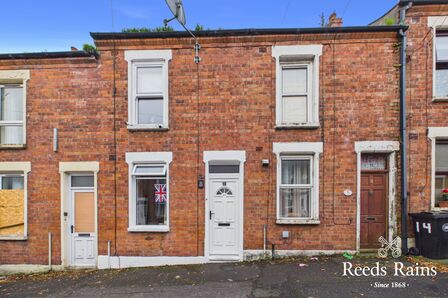 Oakley Street, 2 bedroom Mid Terrace House for sale, &pound;95,000