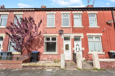 3 bedroom Mid Terrace House to rent