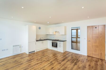 Bourne May Road, 1 bedroom Flat to rent, &pound;650 pcm