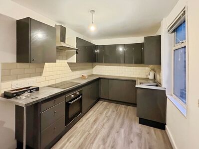 Grosvenor Street, 4 bedroom Mid Terrace House to rent, &pound;995 pcm