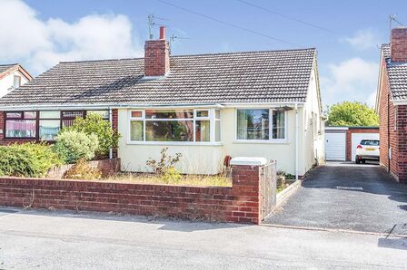 2 bedroom Semi Detached Bungalow to rent