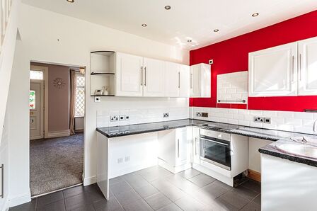 Amberbanks Grove, 2 bedroom Mid Terrace House to rent, £650 pcm