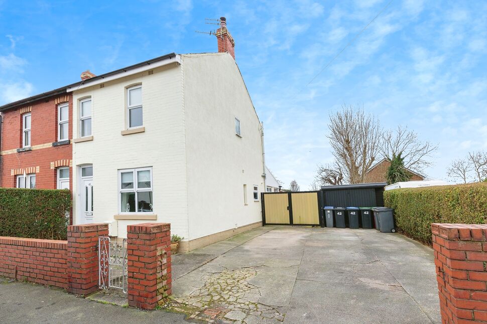 2 bedroom Semi Detached House for sale, Midgeland Road, Blackpool, FY4
