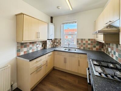 Red Bank Road, 3 bedroom  Flat to rent, £830 pcm