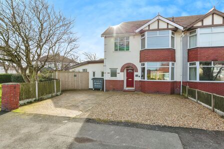 Thornton Gate, 6 bedroom Semi Detached House for sale, £369,950
