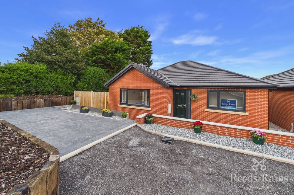 2 bedroom Detached Bungalow for sale