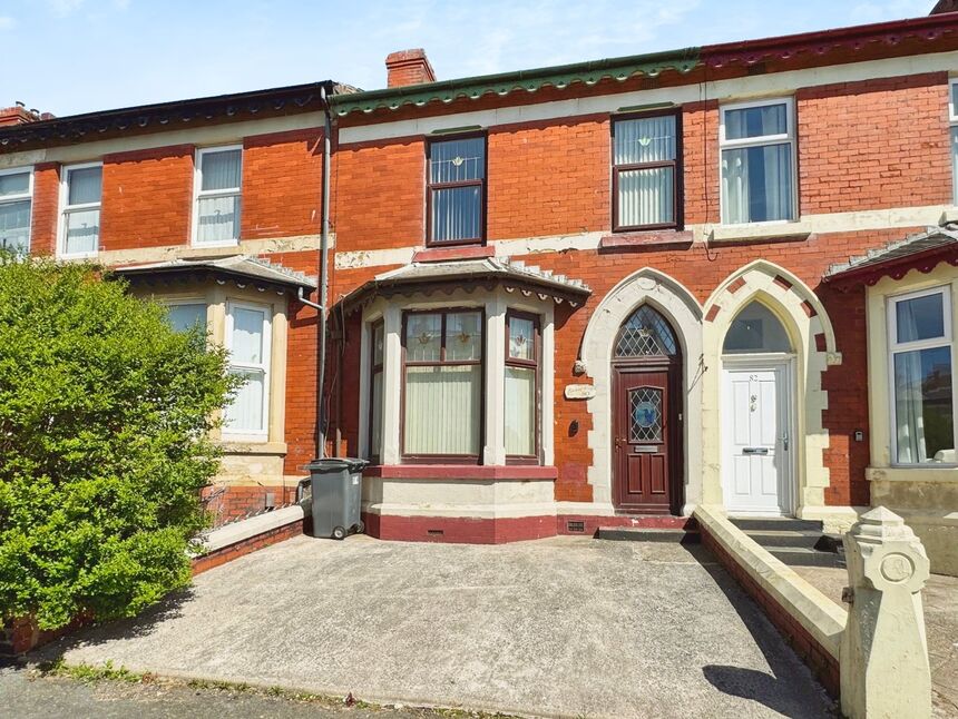 4 bedroom Mid Terrace House for sale