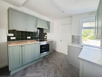 3 bedroom Mid Terrace House to rent