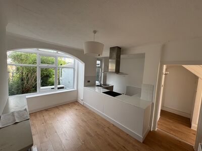 3 bedroom Mid Terrace House for sale