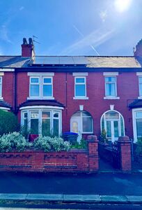 3 bedroom Mid Terrace House for sale