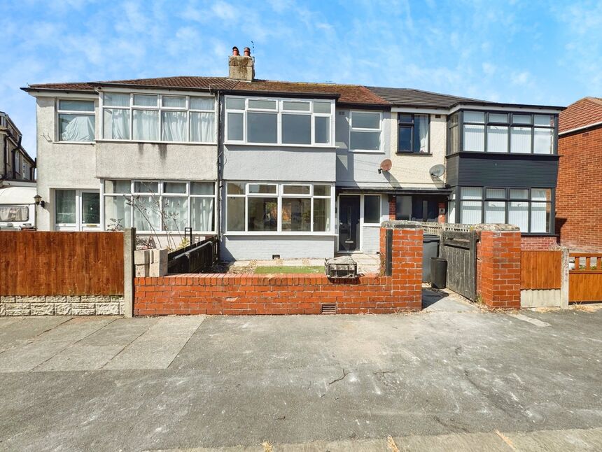 3 bedroom Mid Terrace House for sale