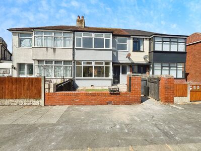 3 bedroom Mid Terrace House for sale