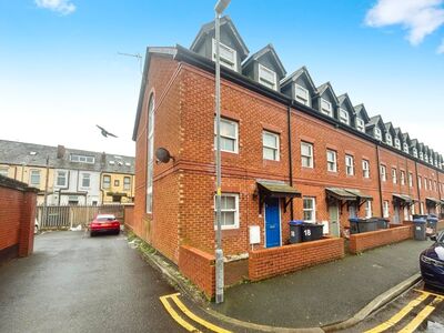 4 bedroom End Terrace House for sale