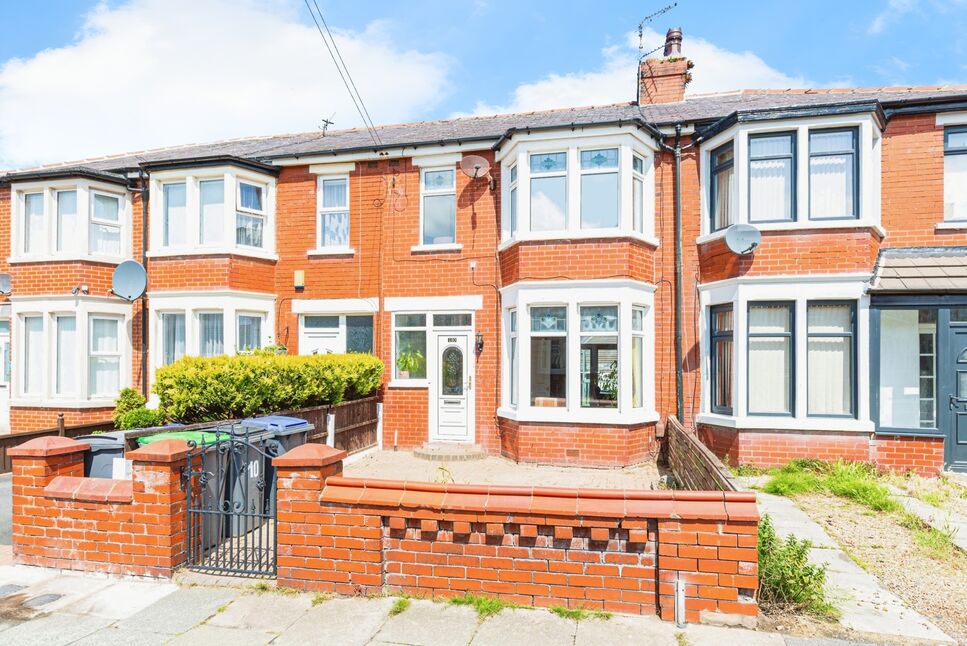 3 bedroom Mid Terrace House for sale
