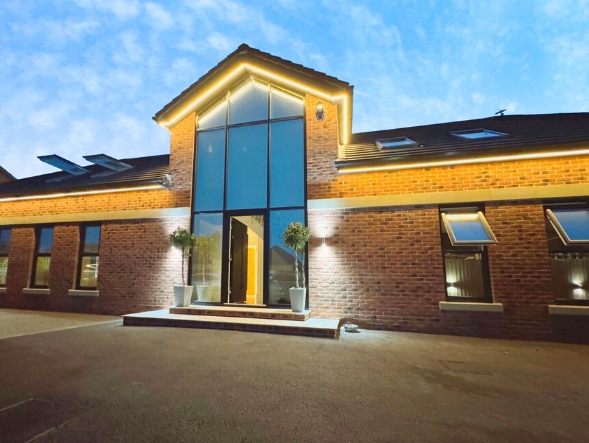 Main image of 5 bedroom Detached House for sale, Common Edge Road, Blackpool, Lancashire, FY4