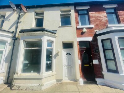 3 bedroom Mid Terrace House for sale