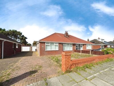 Allandale Avenue, 3 bedroom Semi Detached House to rent, £975 pcm