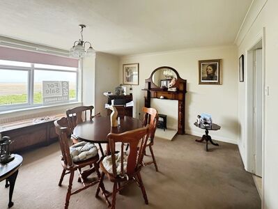 The Esplanade, 2 bedroom  Flat to rent, £675 pcm