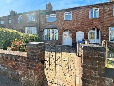 3 bedroom Mid Terrace House for sale