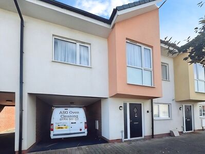 4 bedroom Link Detached House to rent