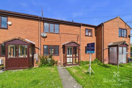 2 bedroom Mid Terrace House for sale