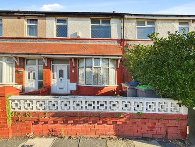 The Crescent, 3 bedroom Mid Terrace House for sale, £120,000