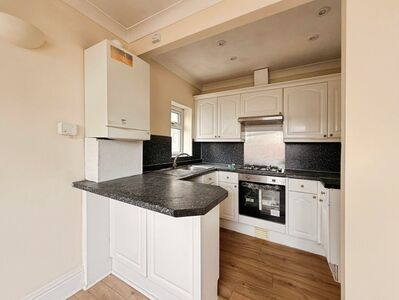 Beach Road, 1 bedroom Flat to rent, &pound;550 pcm