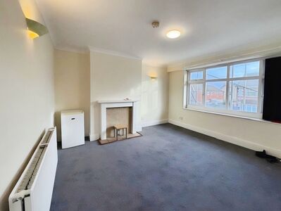 Beach Road, 2 bedroom  Flat to rent, £650 pcm