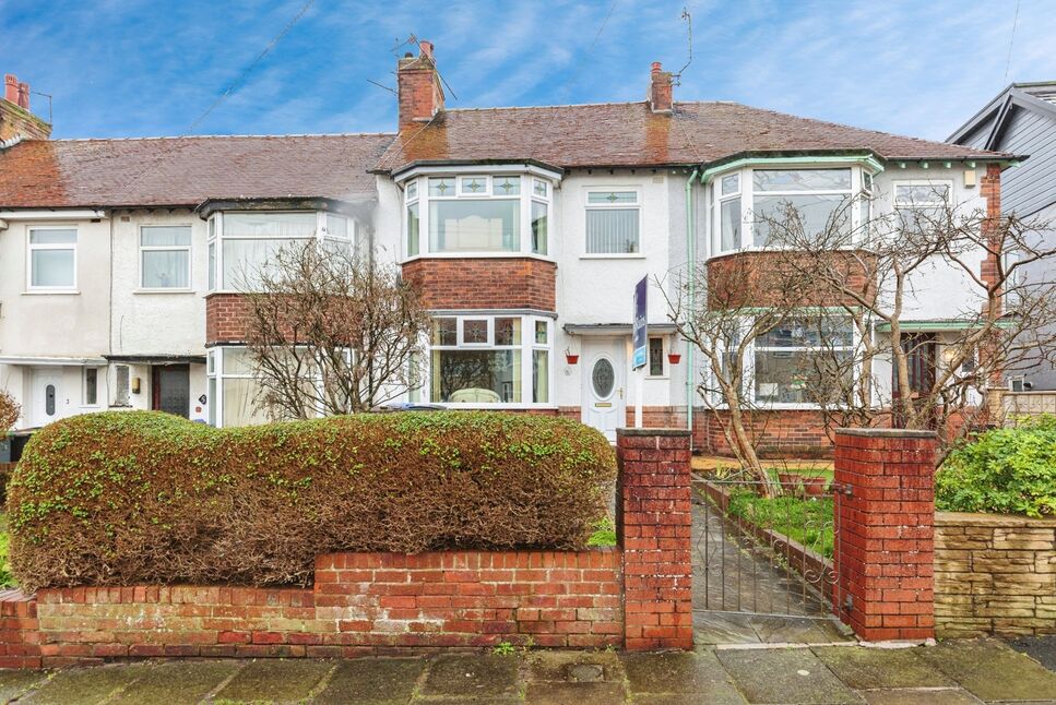 3 bedroom Mid Terrace House for sale