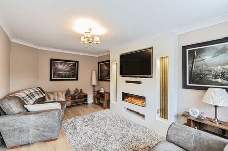 3 bedroom Mid Terrace House for sale