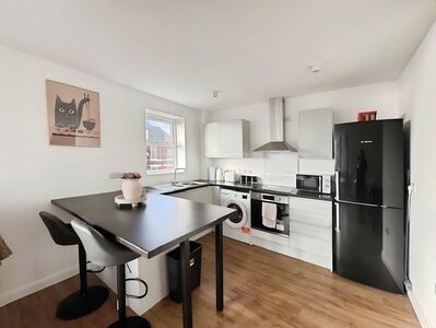 Warley Road, 2 bedroom Flat to rent, &pound;1,000 pcm